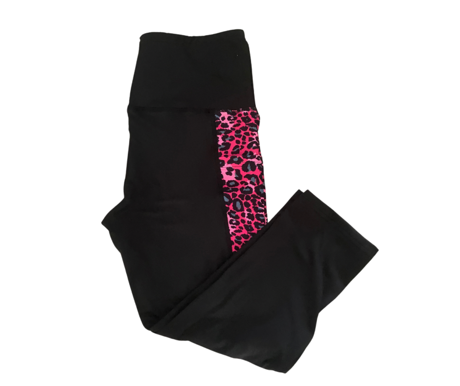 Pink Leopard Triangle Pocket Capri Leggings