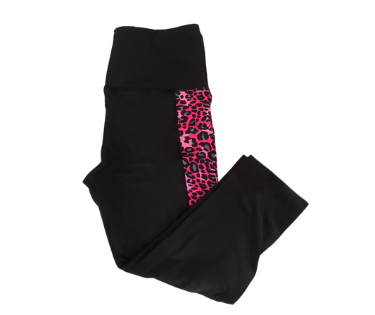 Pink Leopard Triangle Pocket Capri Leggings